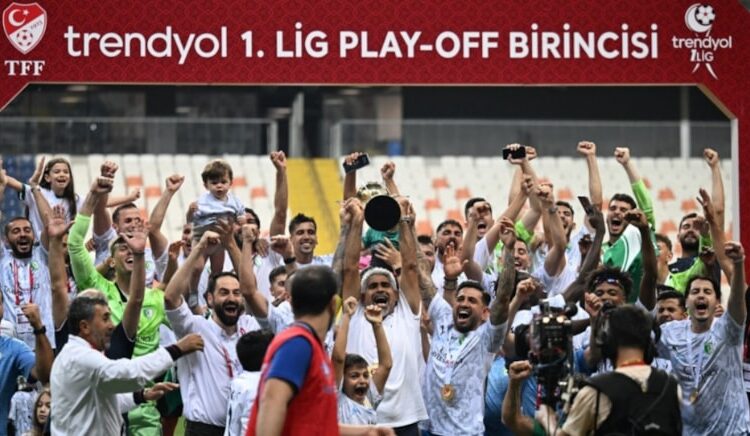 Bodrum, Sakarya'yı 3-1 yendi, Süper Lig'e ‘merhaba’ dedi 1 Bodrum, Sakarya’yı 3-1 yendi, Süper Lig’e ‘merhaba’ dedi