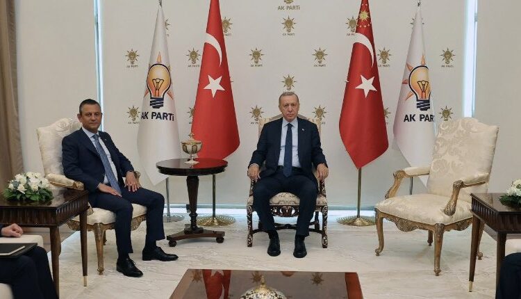 Erdoğan ve Özel görüşmesinde “boş koltuk” gündem oldu