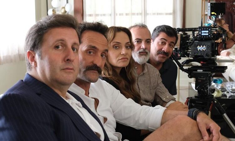 Çakallarla Dans filmi için yeni gelişme: 7'ncisi için hazırlık mı yapılıyor? 1 Çakallarla Dans filmi için yeni gelişme: 7’ncisi için hazırlık mı yapılıyor?