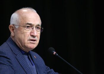 “Anayasayı değiştirmek, Erciyes dağını taşımaktan zordur”