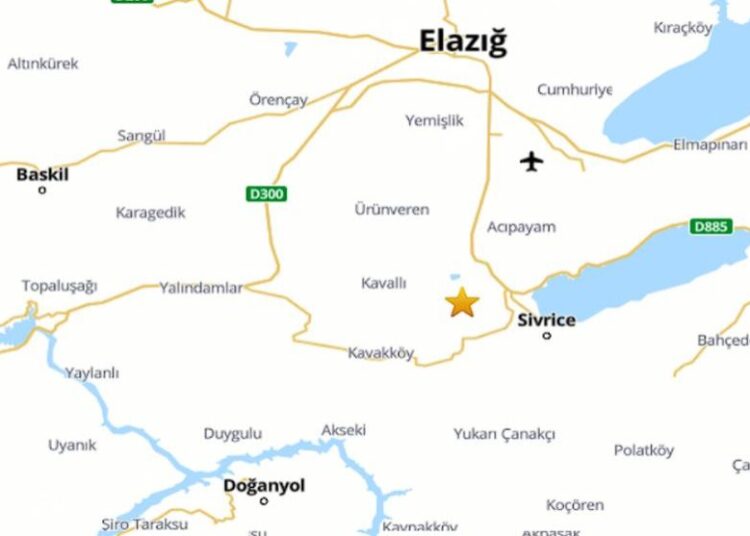 Elazığ 4 büyüklüğünde depremle sarsıldı