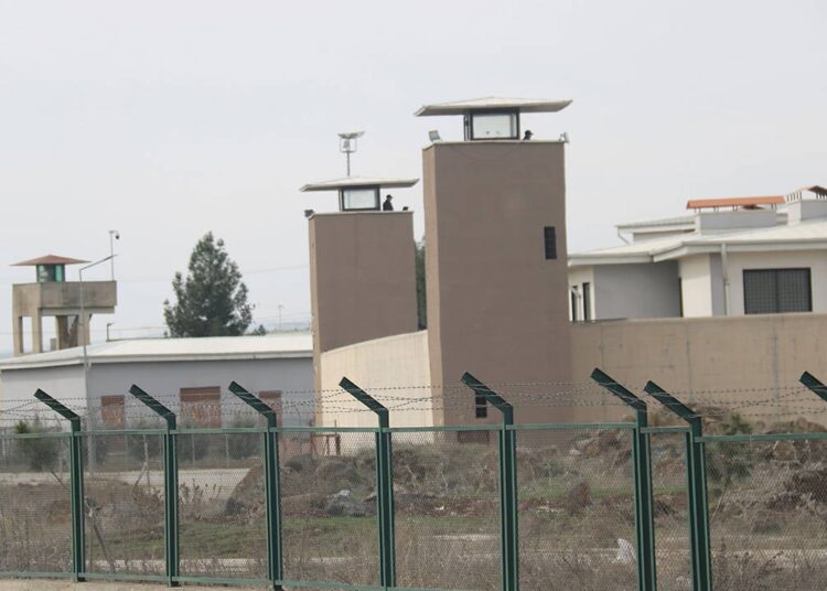 Diyarbakır’da cezaevinde çok sayıda mahkum ve personel zehirlendi 1 Diyarbakır’da cezaevinde çok sayıda mahkum ve personel zehirlendi