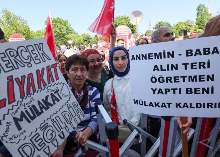 'Eğitim Mitingi'nde konuşan Özgür Özel: Madem atamayacaktın, niye okuttun? 1 ‘Eğitim Mitingi’nde konuşan Özgür Özel: Madem atamayacaktın, niye okuttun?