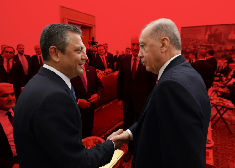 Mümtaz'er Türköne yazdı I 'Atın önünde et, itin önünde ot' 1 Mümtaz’er Türköne yazdı I ‘Atın önünde et, itin önünde ot’