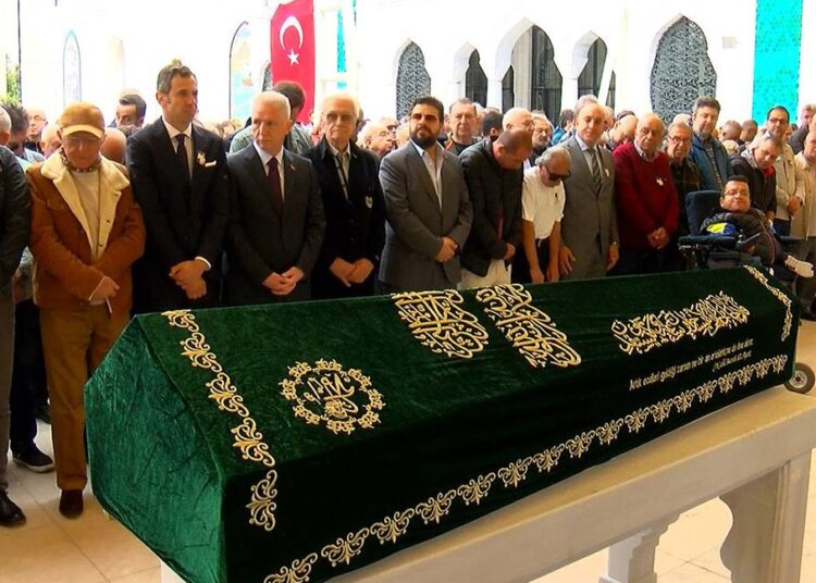 Sunucu Erkan Yolaç son yolculuğuna uğurlandı