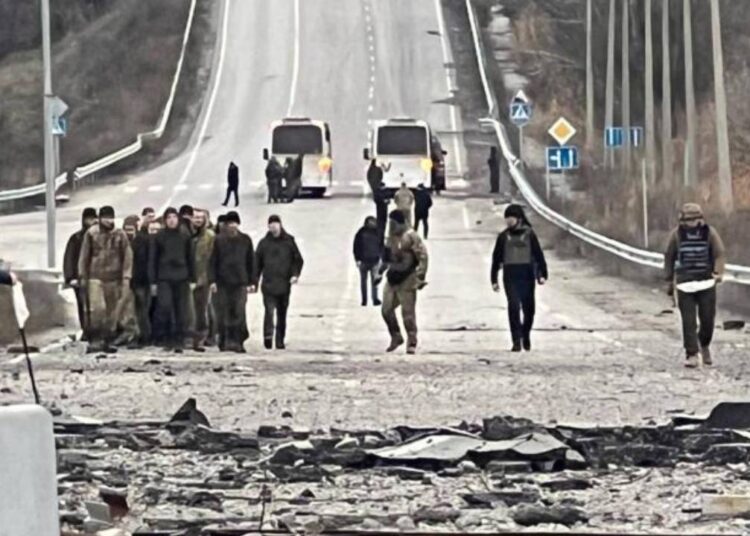 Rusya ile Ukrayna arasında 150 esir takası yapıldı 1 Rusya ile Ukrayna arasında 150 esir takası yapıldı