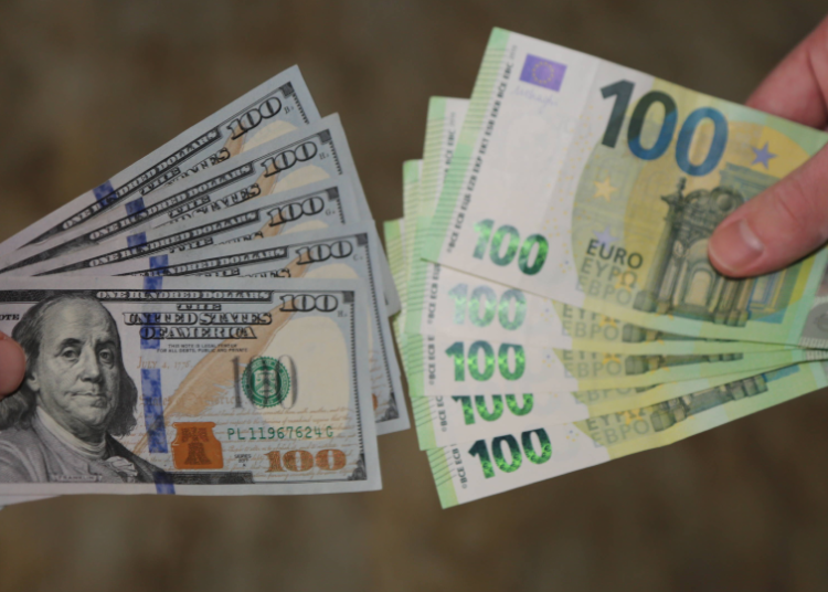 Euro'da yeni rekor: 48 TL'yi aştı 1 Faiz kararı sonrası euro ve dolarda son durum