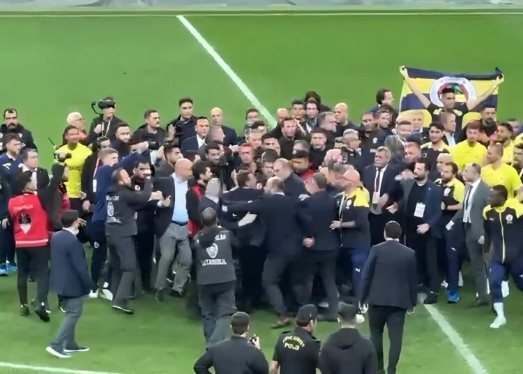 PFDK kararları açıklandı, Fenerbahçe'ye ceza yağdı 1 PFDK kararları açıklandı, Fenerbahçe’ye ceza yağdı