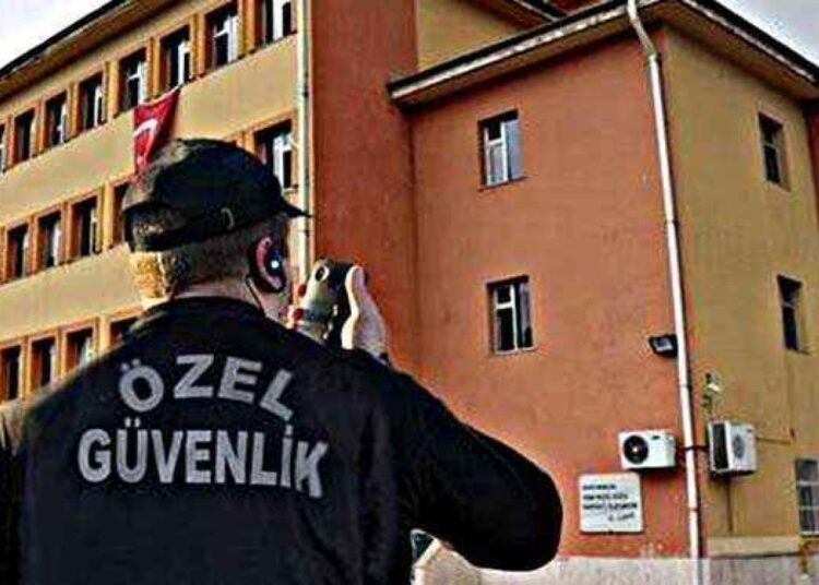 Okula güvenlik görevlisi yapılan sabıkalı, 5 kız öğrenciyi istismar etmiş 1 Okula güvenlik görevlisi yapılan sabıkalı, 5 kız öğrenciyi istismar etmiş