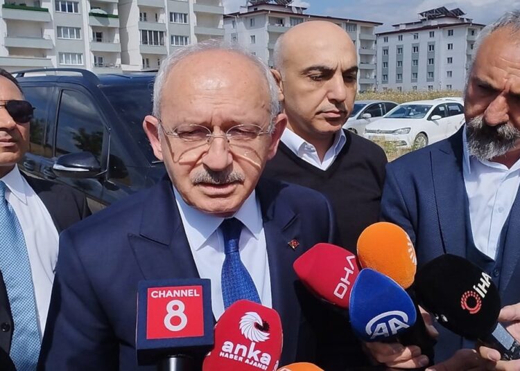 Kemal Kılıçdaroğlu: Demirtaş dışarda olsaydı terör olayları biterdi 1 Kemal Kılıçdaroğlu: Demirtaş dışarda olsaydı terör olayları biterdi