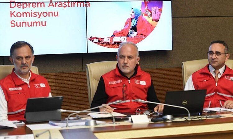 Depremde çadır satan Kızılay’da bir istifa daha