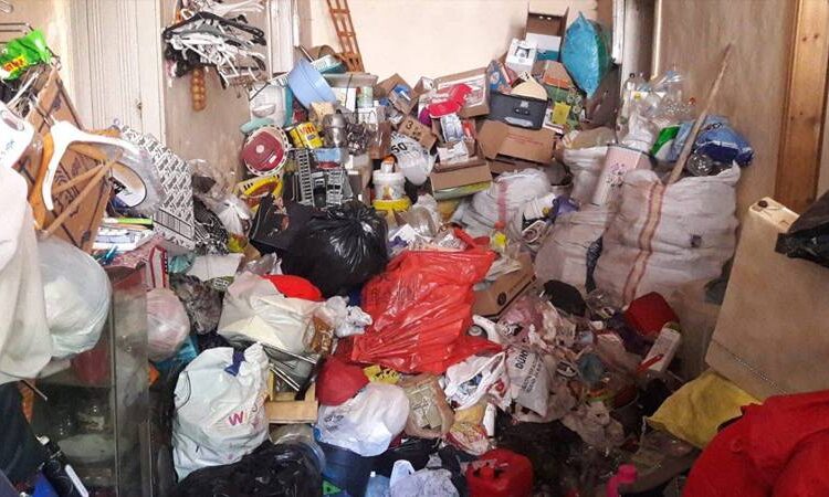 Kocaeli'de bir evden 17 kamyon çöp çıktı 1 Kocaeli’de bir evden 17 kamyon çöp çıktı
