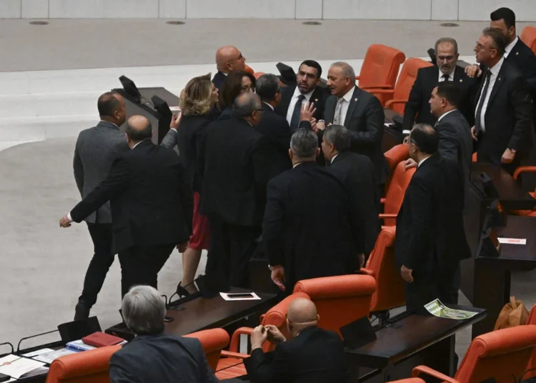 Meclis'te "1400 sene" tartışması 1 Meclis’te “1400 sene” tartışması