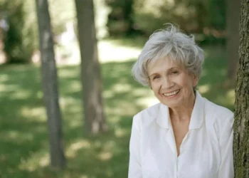 Nobel ödüllü Kanadalı yazar Alice Munro hayata veda etti