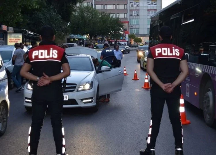 Türkiye geneli ‘Çember’ operasyonu! Aranan 4 bin 995 firari yakalandı