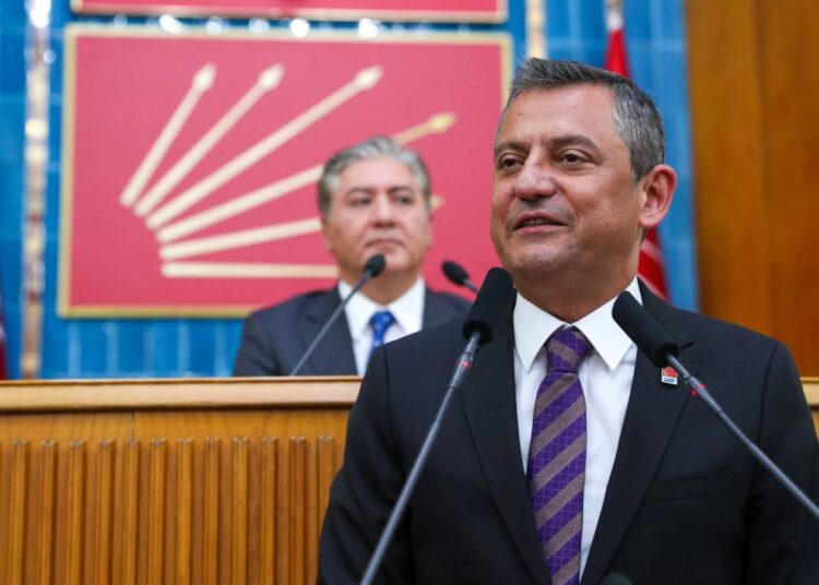 Özgür Özel’den adaylık açıklaması: Kendi adaylığımı dayatmak gibi bir hata yapmayacağım