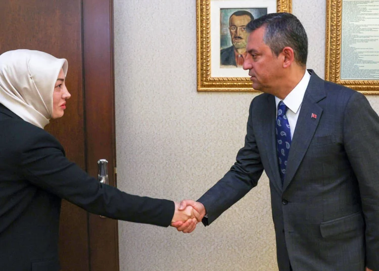 Ayşe Ateş, Özgür Özel ile görüştü: Siyasi isimleri açıklayacağım