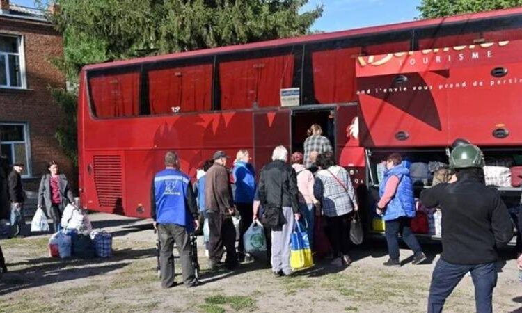 Rusya’nın yeni saldırı başlattığı Harkov’dan bin 775 kişi tahliye edildi