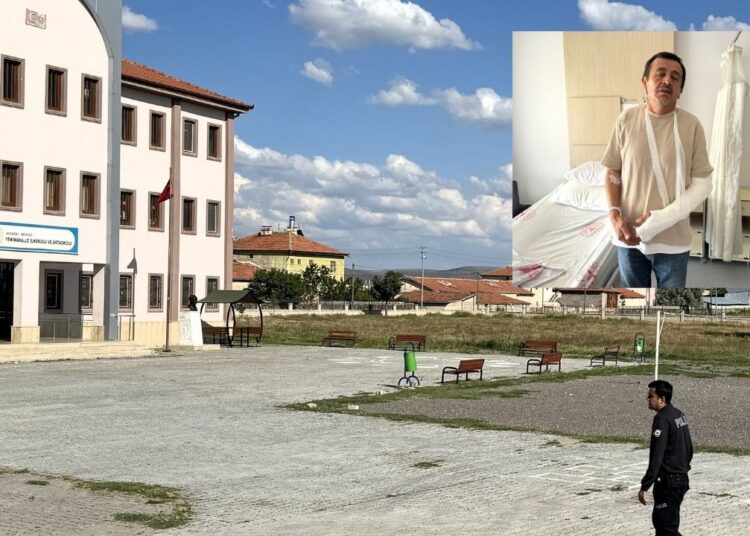 Sınıf öğretmenine okul bahçesinde sopalarla saldırıp kolunu kırdılar 1 Sınıf öğretmenine okul bahçesinde sopalarla saldırıp kolunu kırdılar