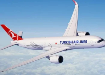 THY İzmir uçağı türbülansa girdi… Kabin memurunun beli kırıldı!