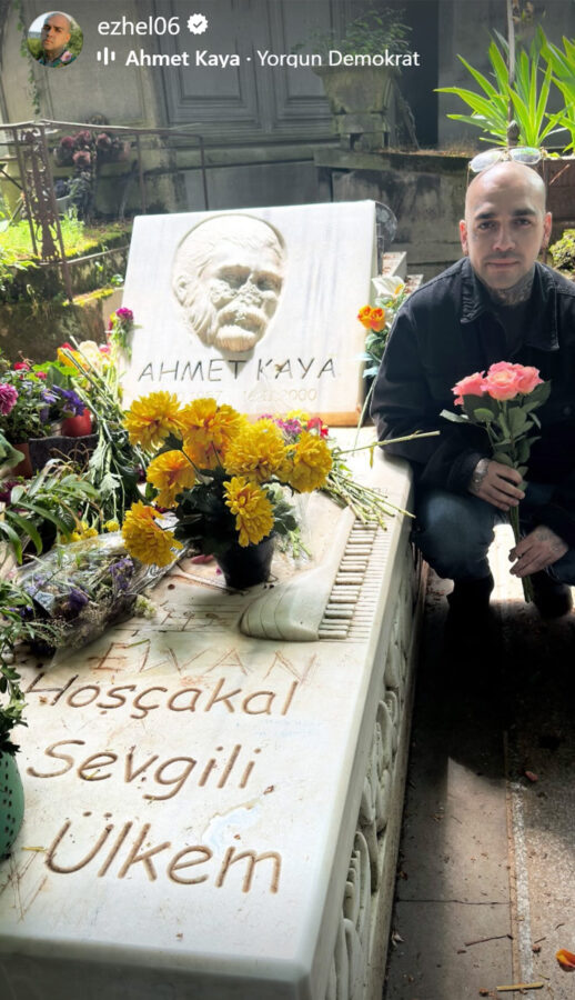 Rapçi Ezhel'den Ahmet Kaya'nın mezarına ziyaret