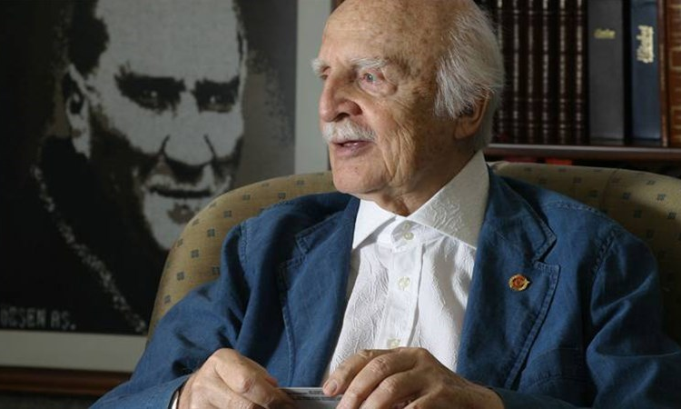 H. Agah Kalender yazdı I Eldivensiz bir antika adam: Can Kıraç 1 H. Agah Kalender yazdı I Eldivensiz bir antika adam: Can Kıraç