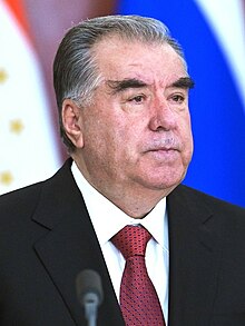 Tacikistan'da hastaneye gelen kadınların zorla başlarını açtılar 2 Tacikistan'da hastaneye gelen kadınların zorla başlarını açtılar