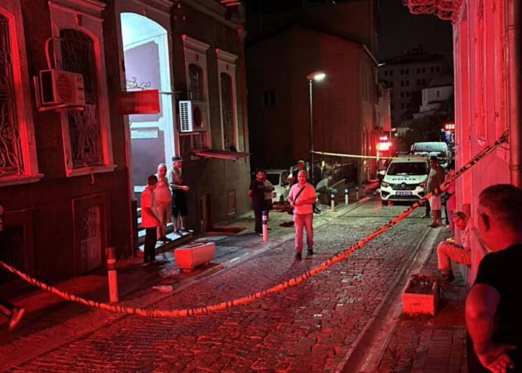 Otel odasında 14 ve 12 yaşlarındaki iki kardeşin şüpheli ölümü