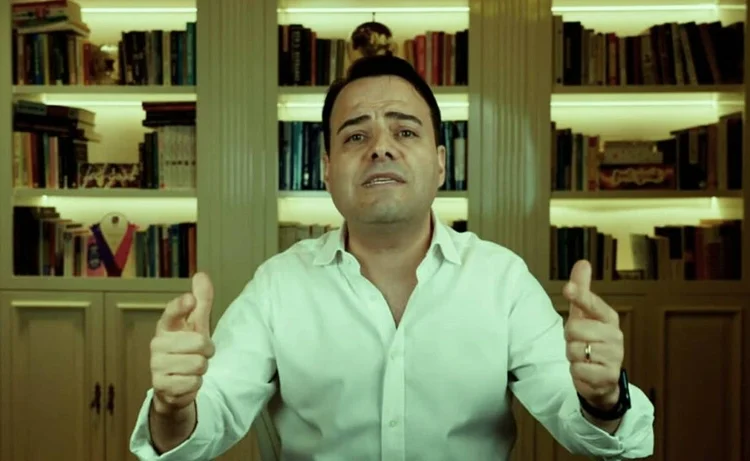 Özgür Demirtaş, önce ‘sarma’ sonra ‘boş külah’ paylaştı: Geçmiş olsun Türkiye