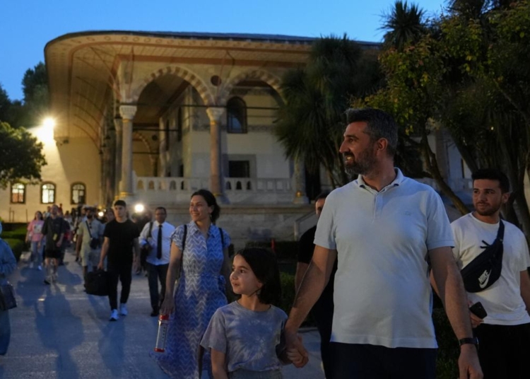 Topkapı Sarayı'nda gece ziyaret programı başladı 1 Topkapı Sarayı’nda gece ziyaret programı başladı