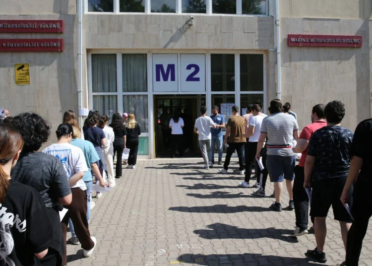 YKS maratonunda 2'nci gün: Yabancı Dil Testi başladı 1 YKS maratonunda 2’nci gün: Yabancı Dil Testi başladı