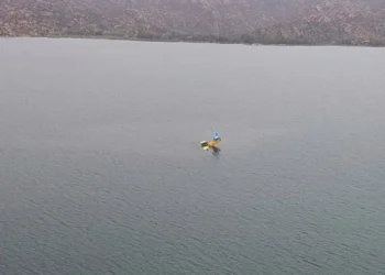 Yangına müdahale eden THK uçağı, Bafa Gölü’ne düştü