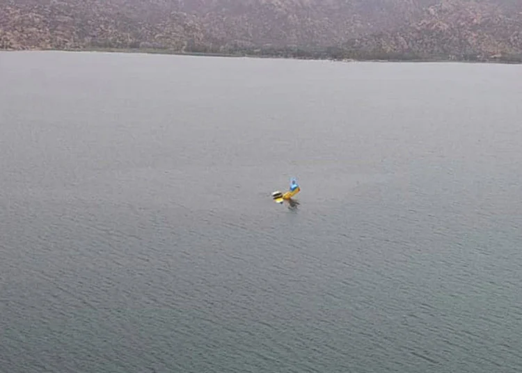 Yangına müdahale eden THK uçağı, Bafa Gölü’ne düştü