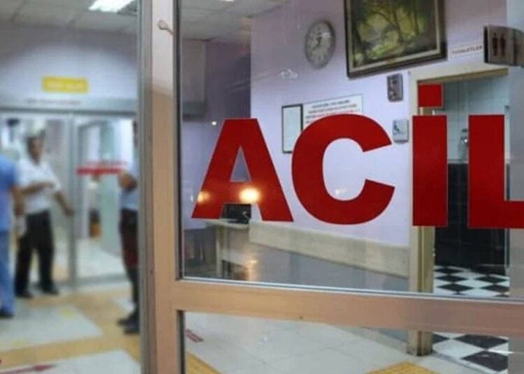 Doğum günü pastası yiyen 12 öğrenci hastanelik oldu 1 Kalp krizi geçirirken bıçağın üzerine düşen şahıs öldü