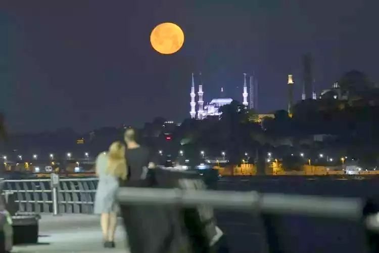 ‘En kısa gece’de dolunay manzaraları mest etti 1 ‘En kısa gece’de dolunay manzaraları mest etti