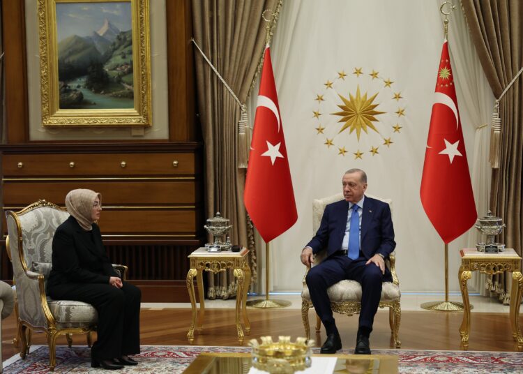 Ayşe Ateş'ten 'Erdoğan'la görüşme' mesajı: Yarın ne konuşacaklarını düşünsünler... 1 Ayşe Ateş’ten ‘Erdoğan’la görüşme’ mesajı: Yarın ne konuşacaklarını düşünsünler…