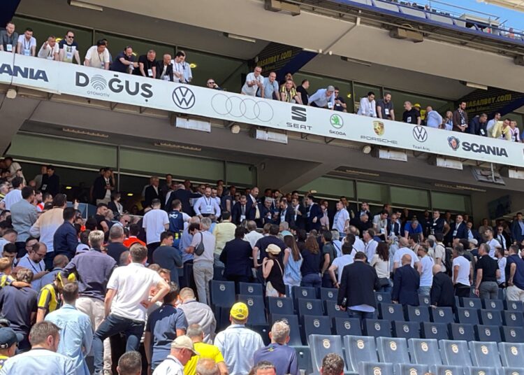 Fenerbahçe'de seçim heyecanı: Aziz Yıldırım stadyumu terk etti 1 Fenerbahçe’de seçim heyecanı: Aziz Yıldırım stadyumu terk etti
