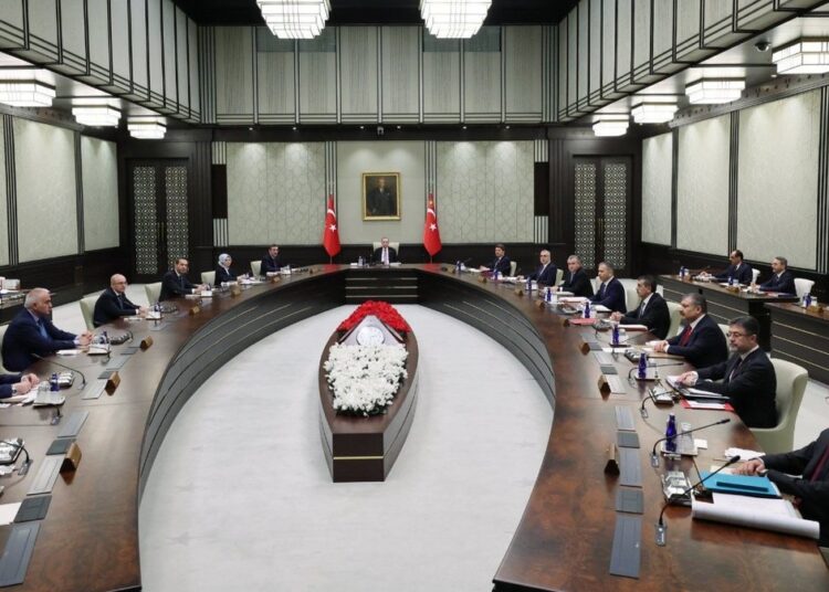 İddia: Kabinede üç bakan gidiyor