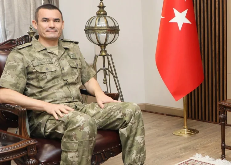 Makam aracıyla para karşılığı insan kaçakçılığı yapan tuğgeneral tutuklandı