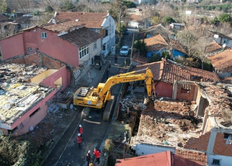 İstanbul’da hemen yıkılması gereken bin 556 bina tespit edildi 1 İstanbul’da hemen yıkılması gereken bin 556 bina tespit edildi
