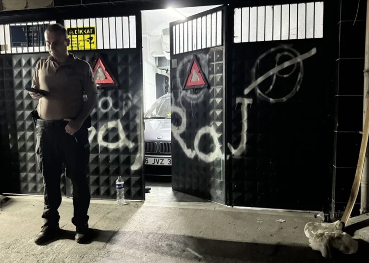 Egzozdan çıkan gazdan zehirlenerek hayatını kaybetti 1 Egzozdan çıkan gazdan zehirlenerek hayatını kaybetti