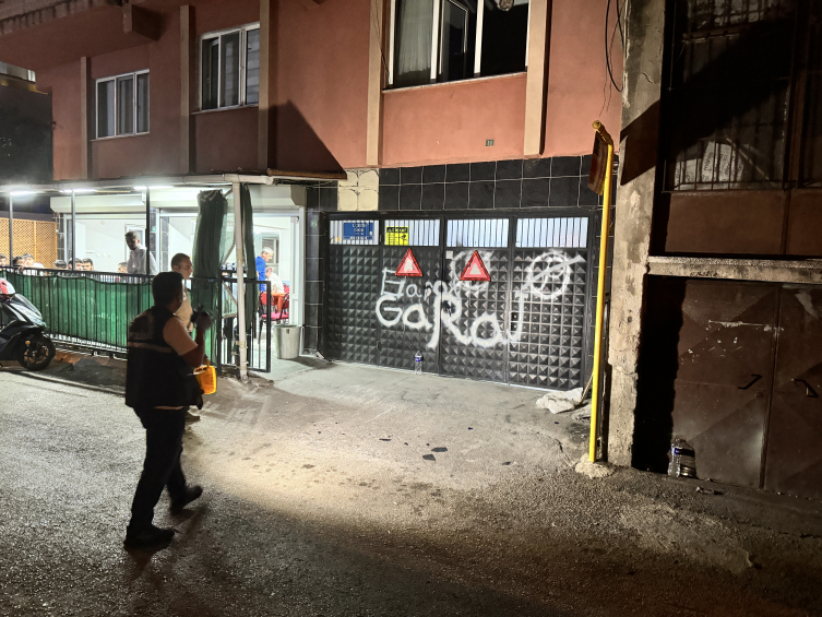 Egzozdan çıkan gazdan zehirlenerek hayatını kaybetti 2 Egzozdan çıkan gazdan zehirlenerek hayatını kaybetti