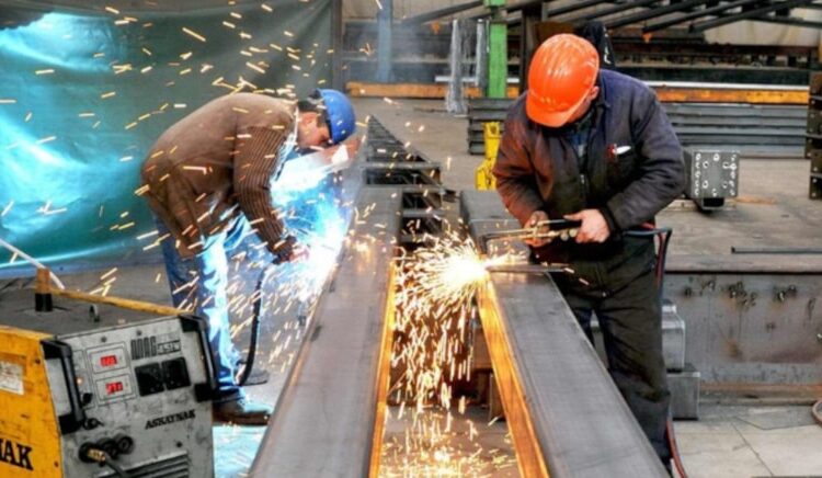 Çalışanın maaşı kira, market ve ulaşıma 1 Çalışanın maaşı kira, market ve ulaşıma