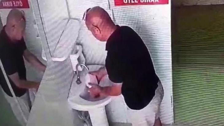 Bunu da mı görecektik? Cami tuvaletinde şok eden anlar! 1 Bunu da mı görecektik? Cami tuvaletinde şok eden anlar!