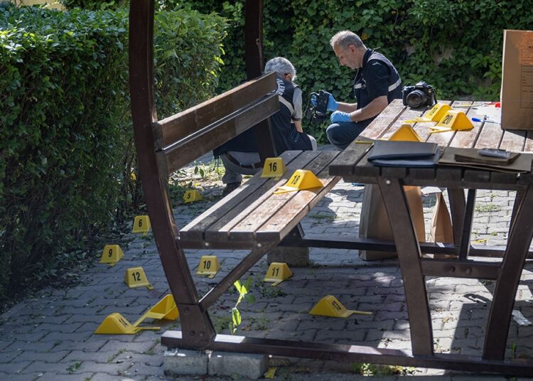 Çocuğun ‘baba yapma’ demesi de durduramadı! Eşini ve kızını öldürüp intihar etti 1 Çocuğun ‘baba yapma’ demesi de durduramadı! Eşini ve kızını öldürüp intihar etti