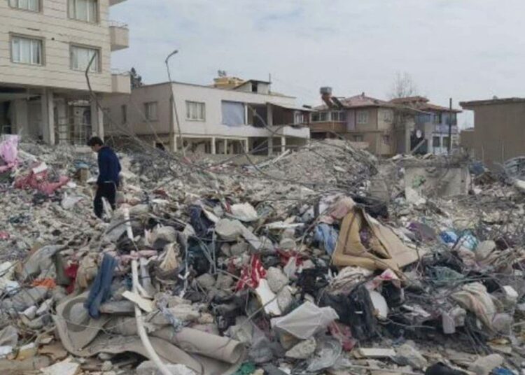 Depremde 67 kişi hayatını kaybetmişti: Eski AK Parti’li Meclis üyesinin binası denetlenmemiş 1 Depremde 67 kişi hayatını kaybetmişti: Eski AK Parti’li Meclis üyesinin binası denetlenmemiş