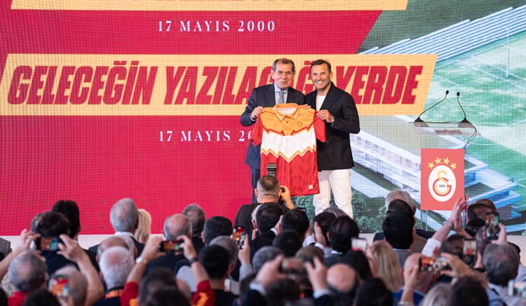 Dursun Özbek’ten Okan Buruk’a açık çek