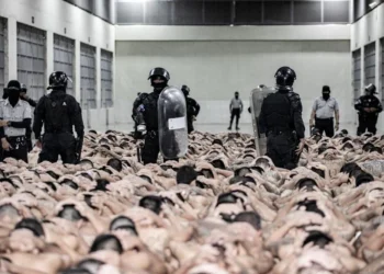 Yeryüzündeki cehennem! 2 bin mahkum acımasızca başka cezaevine nakledildi