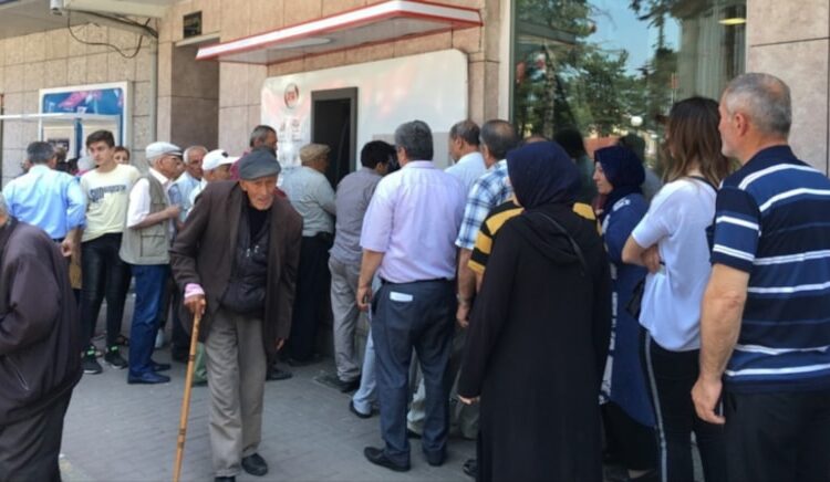 Bayramdan sonra 50 bin emekliye maaş yatmayacak