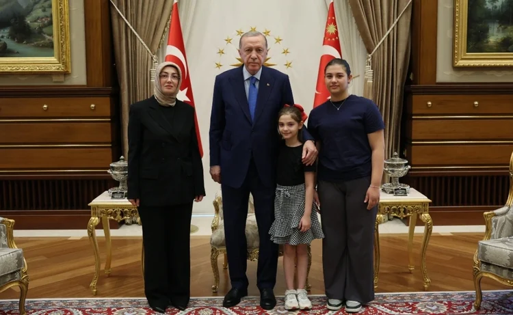 Cumhurbaşkanı Erdoğan, Ayşe Ateş ile görüştü 1 Cumhurbaşkanı Erdoğan, Ayşe Ateş ile görüştü